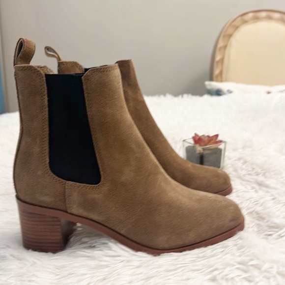 NEW Steve Madden Rhiannon Brown Suede Chelsea Heel bootie women size 5.5 - Picture 2 of 7